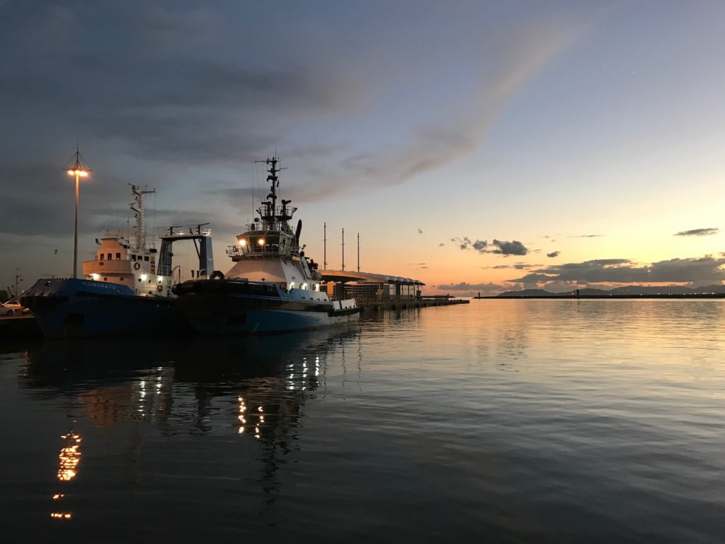 Hafen Cagliari bei Sonnenuntergang, Sardinien, Italien