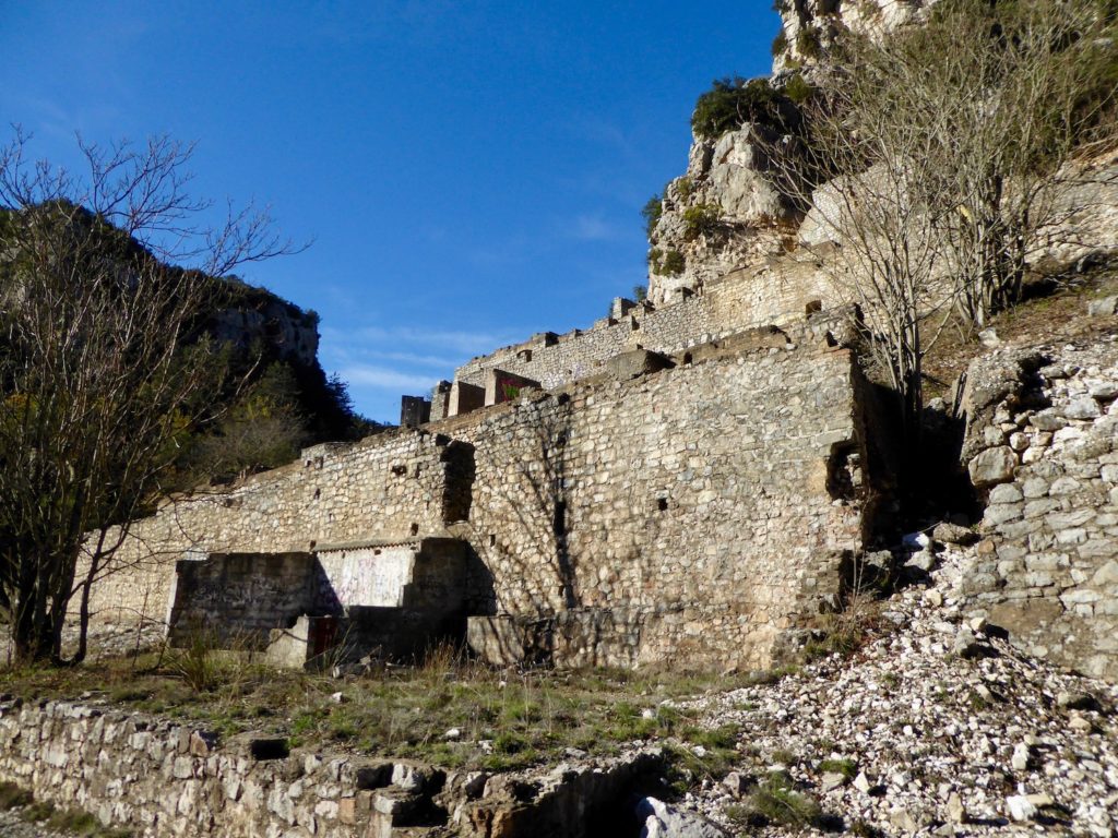 Lost Place im Cevennes Nationalpark, Saint-Laurent-le-Minier, Frankreich