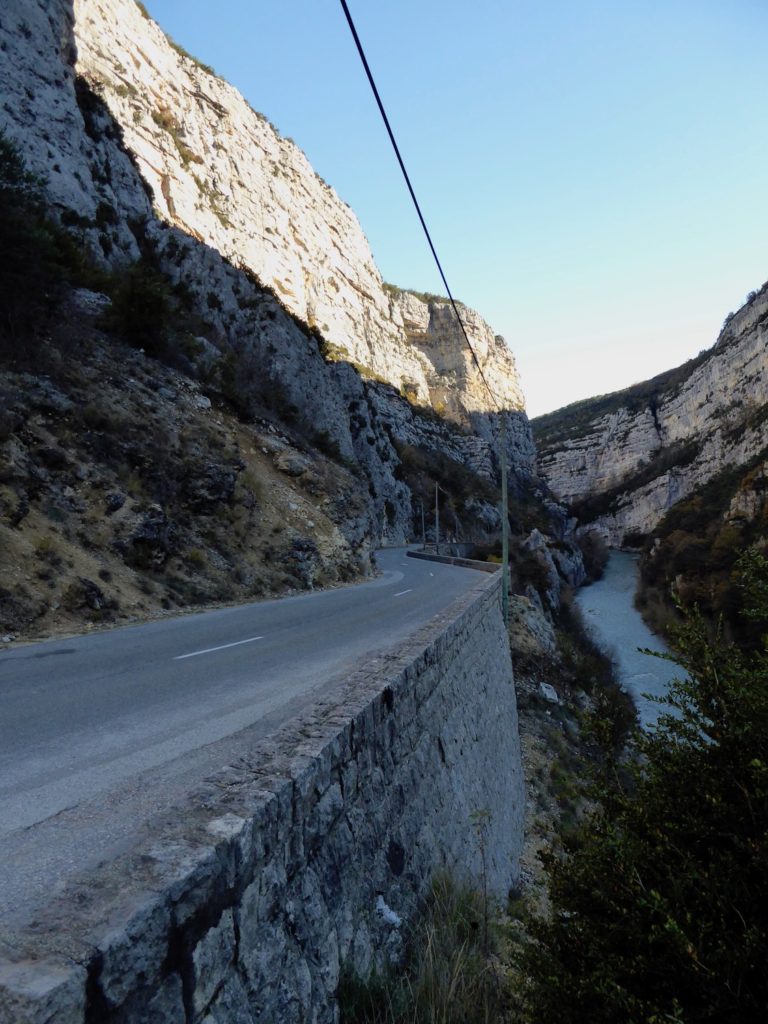 Strassenbaukunst bei Rougon, Provence-Alpes-Côte d'Azur, Frankreich