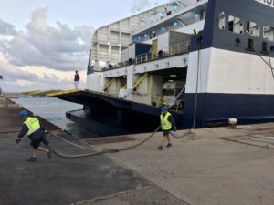 Grimaldi Cruise Barcelona wir in Porto Torres vertäut