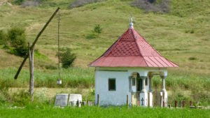 Kapelle mit Brunnen