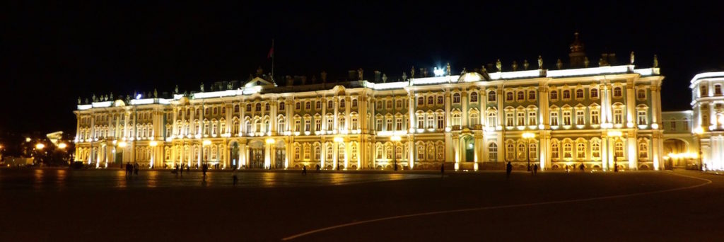 Winterpalast bei Nacht