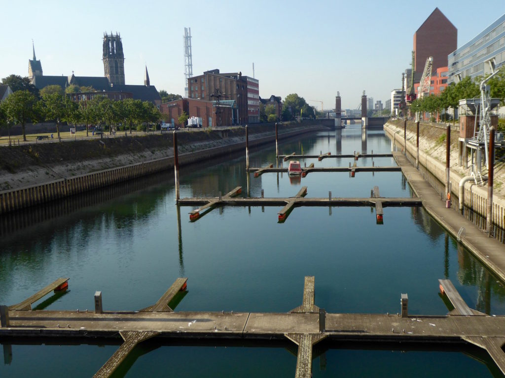 Leere Marina im Innenhafen