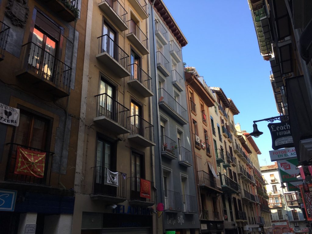 Altstadtfassade, Pamplona, Navarra, Spanien