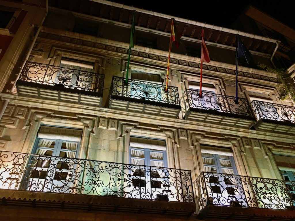 Altstadtfassade, Pamplona, Navarra, Spanien